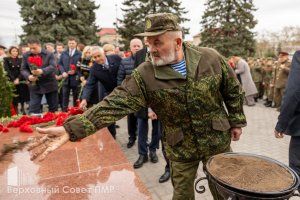 16.04.2025 Церемония перезахоронения у памятника Неизвестному солдату