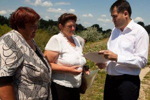 Депутат Верховного Совета Вадим Дони предложил главе госадминистрации заморозить принятое им решение о проектировании участка земли под нерестилище. 10.06.2016.