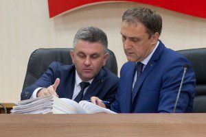 Вопрос блокирования решен.
Вадим Красносельский: «Сроки рассмотрения законопроектов в режиме законодательной необходимости должны согласовываться Президентом и Верховным Советом. Важно не допустить повторения практики, когда на рассмотрение объемного законопроекта о проведении налоговой реформы парламенту было отведено всего семь дней. Принятием поправки, будет снят вопрос блокирования законотворческого процесса». 15.06.2016.