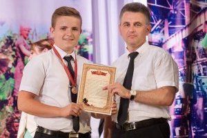 Вадима Красносельского:«Уровень среднего образования в республике высок. Очень рад, что многие выпускники остаются в Приднестровье, а те, кто уезжает на учебу за пределы республики, надеюсь, вернутся в родной край. Приднестровью нужны грамотные специалисты». 23.06.2016