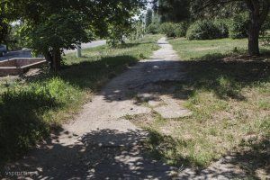 тротуар по улице Ленинградской в Бендерах вымостят плиткой 