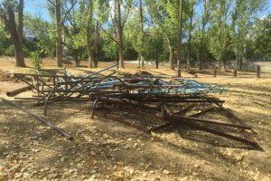 снесенные металлоконструкции