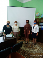 цифровой проектор с экраном для школы-детского сада с.Мокра Рыбницкого района