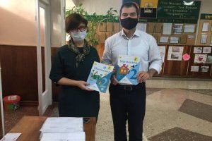 учебники для начальных классов - подарок школе №20 с.Гиска